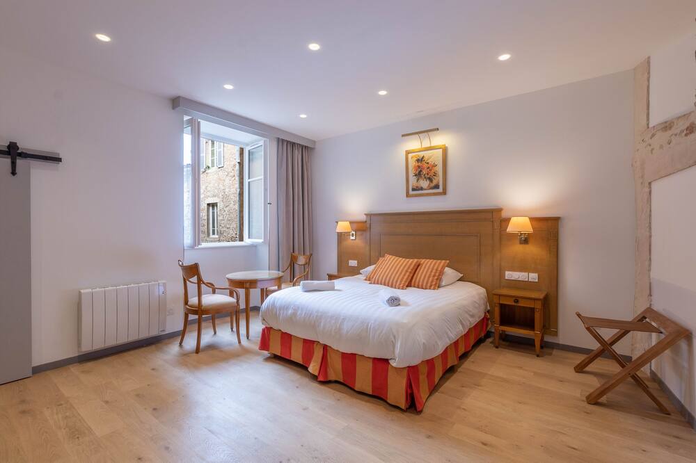Photo of Bedroom in Tournus