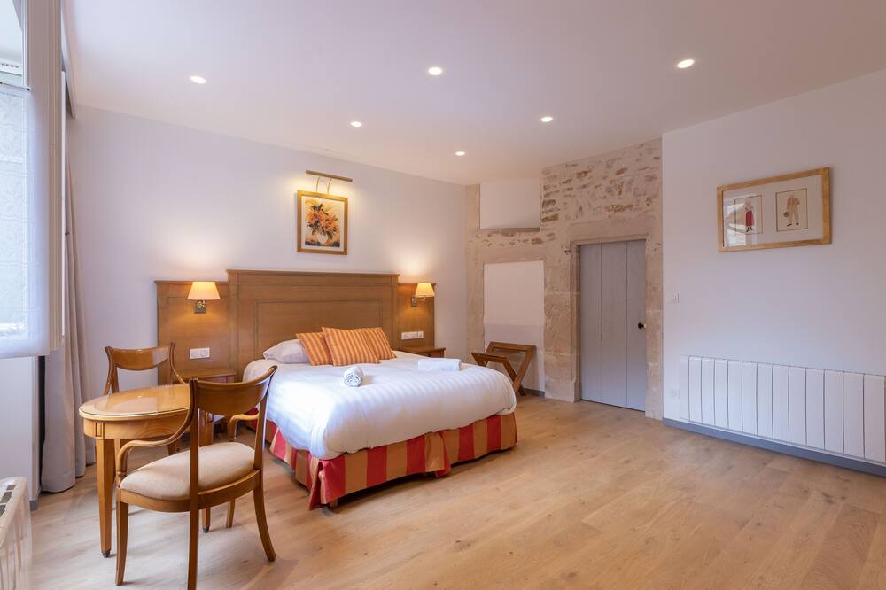 Photo of Bedroom in Tournus