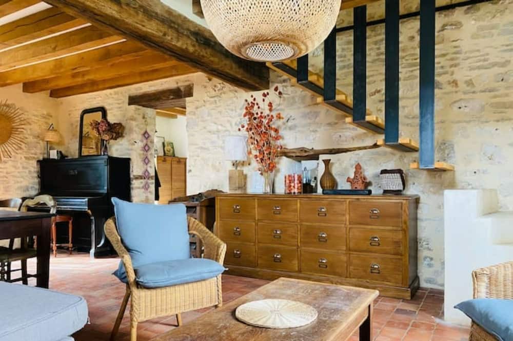 Photo of Livingroom in Sougeres-en-Puisaye