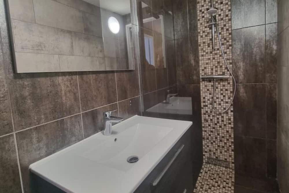 Photo of Bathroom in Pelussin