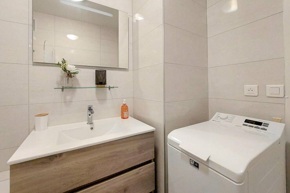 Photo of Bathroom in Ep 21 - Saint-Paul
