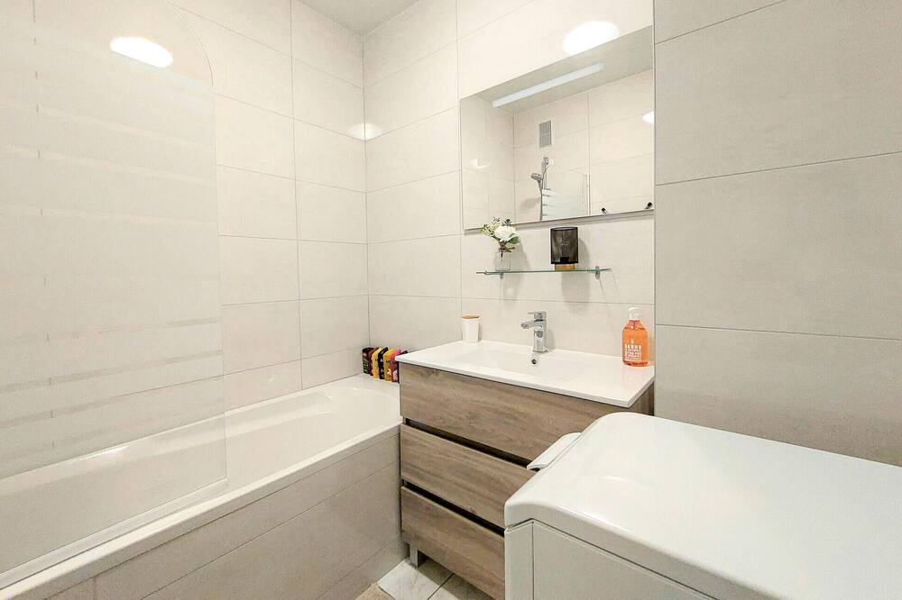 Photo of Bathroom in Ep 21 - Saint-Paul