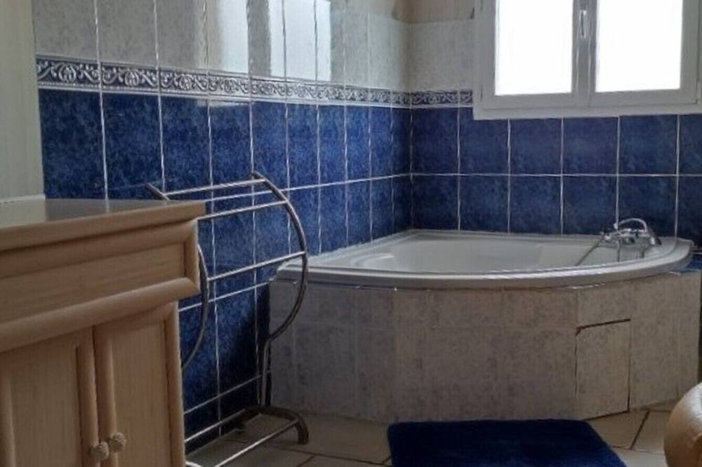 Photo of Bathroom in Le Peage-de-Roussillon