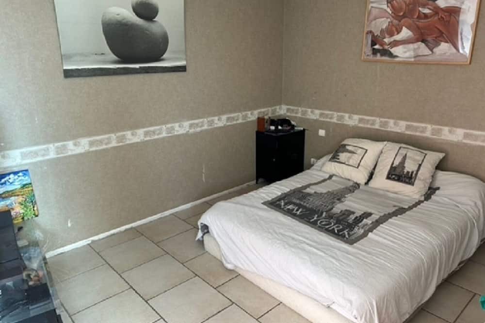 Photo of Bedroom in Le Peage-de-Roussillon