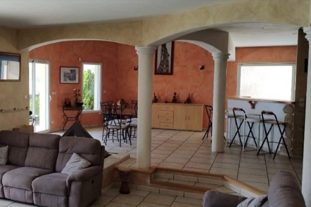 Photo of Livingroom in Le Peage-de-Roussillon