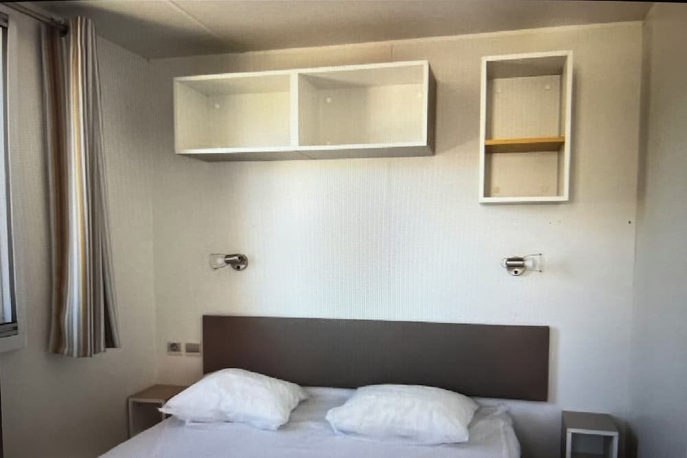 Photo of Bedroom in Le Peage-de-Roussillon
