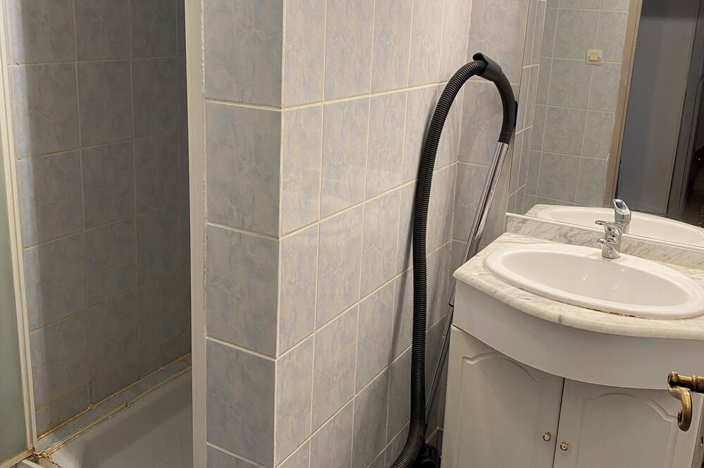 Photo of Bathroom in Chivres