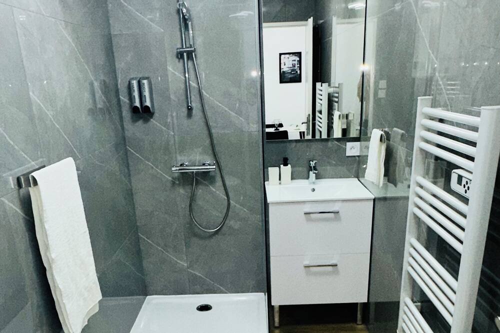 Photo of Bathroom in Faubourg Saint-Jacques