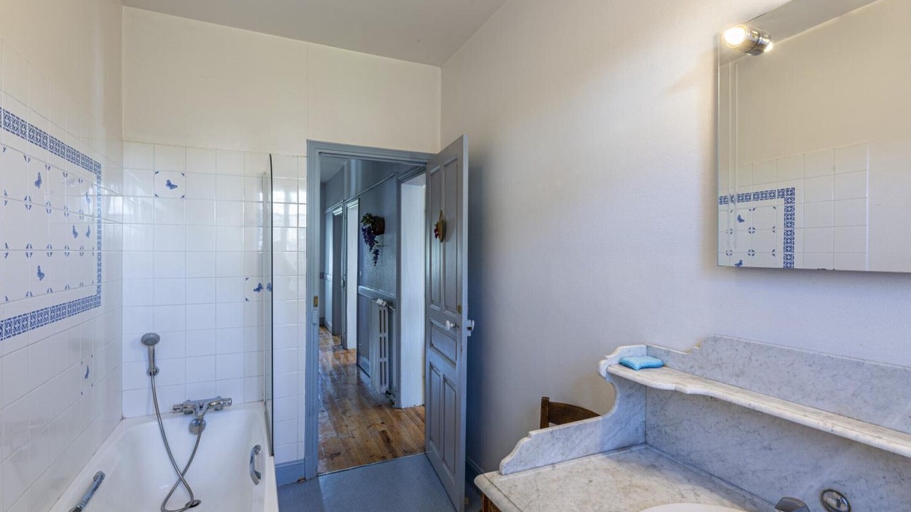 Photo of Bathroom in Thiezac