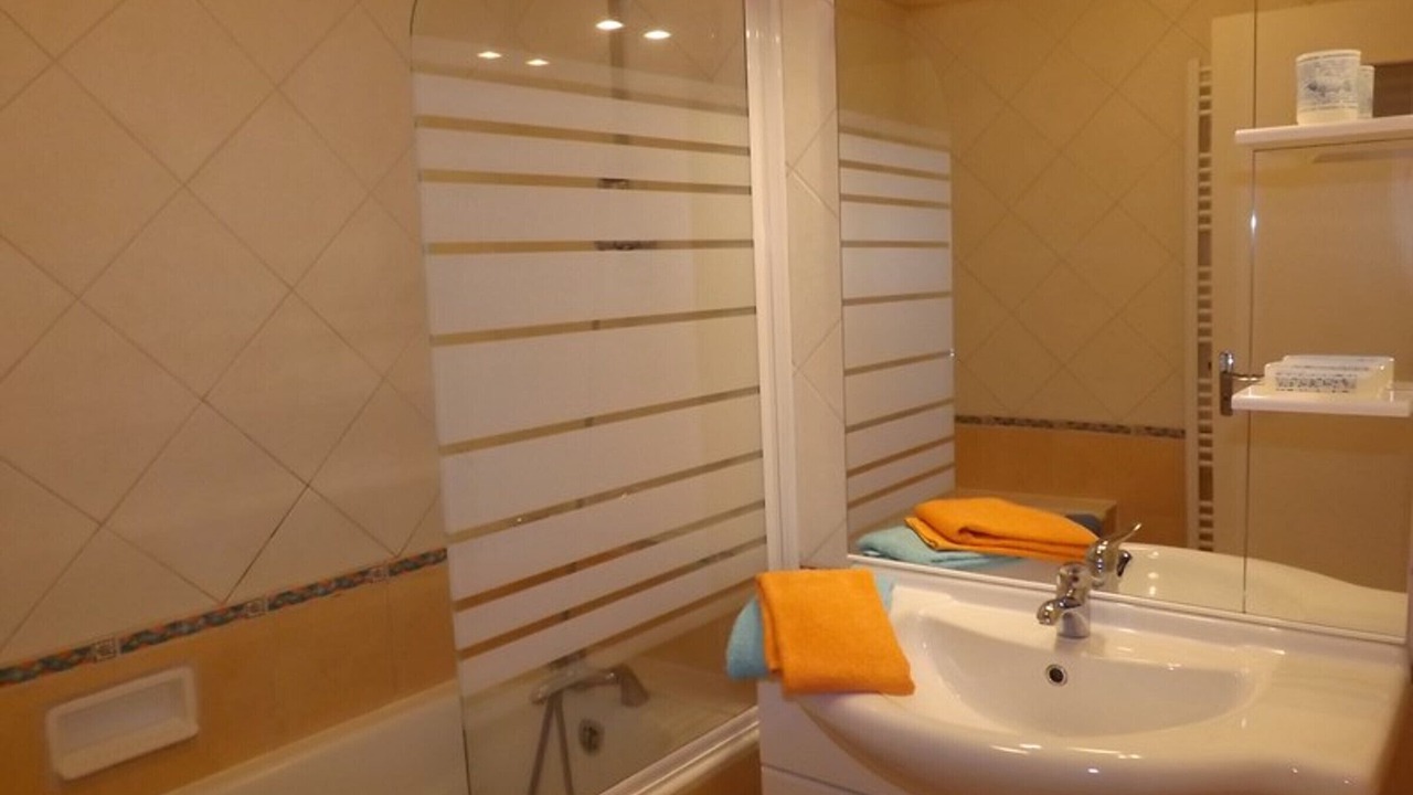 Photo of Bathroom in Valuejols
