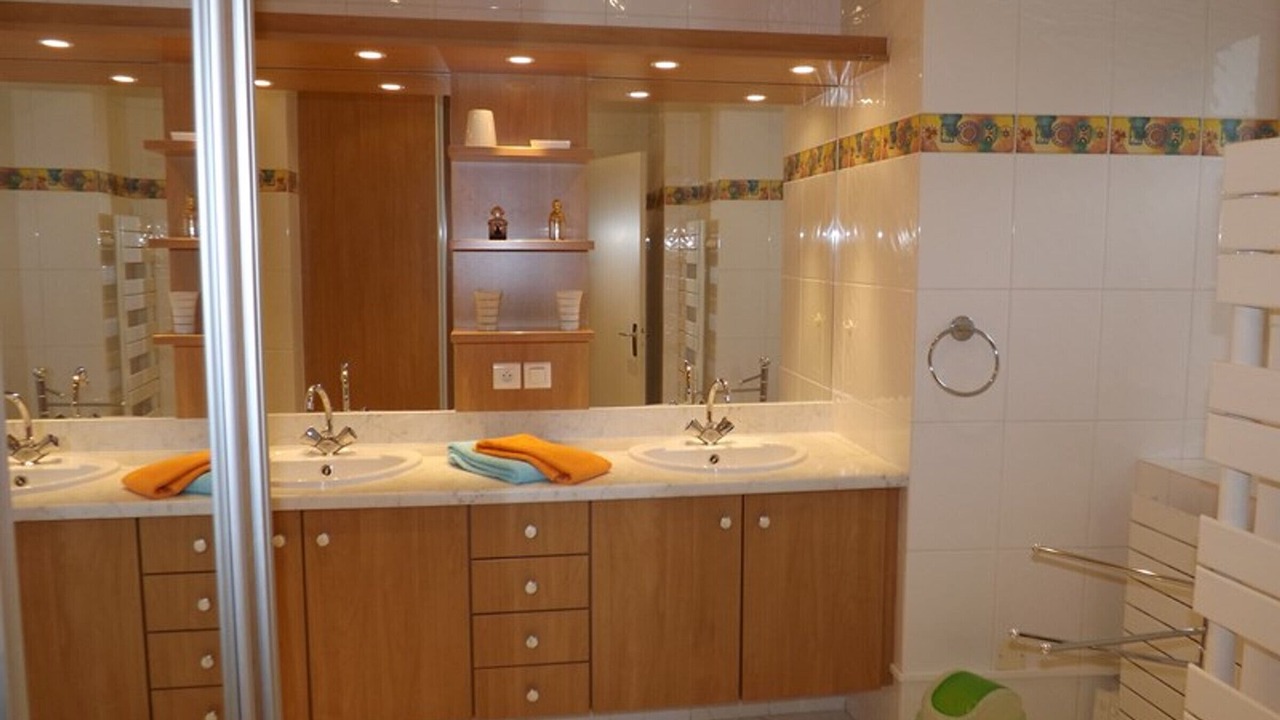 Photo of Bathroom in Valuejols