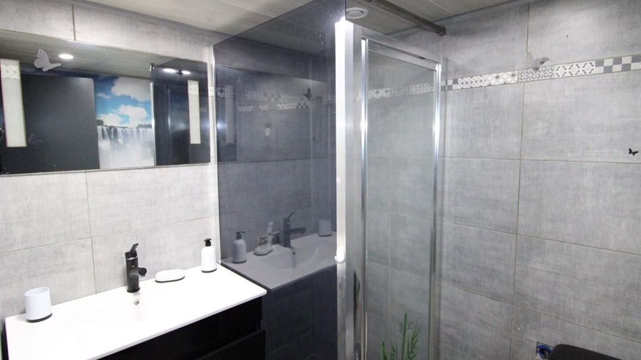 Photo of Bathroom in Valuejols
