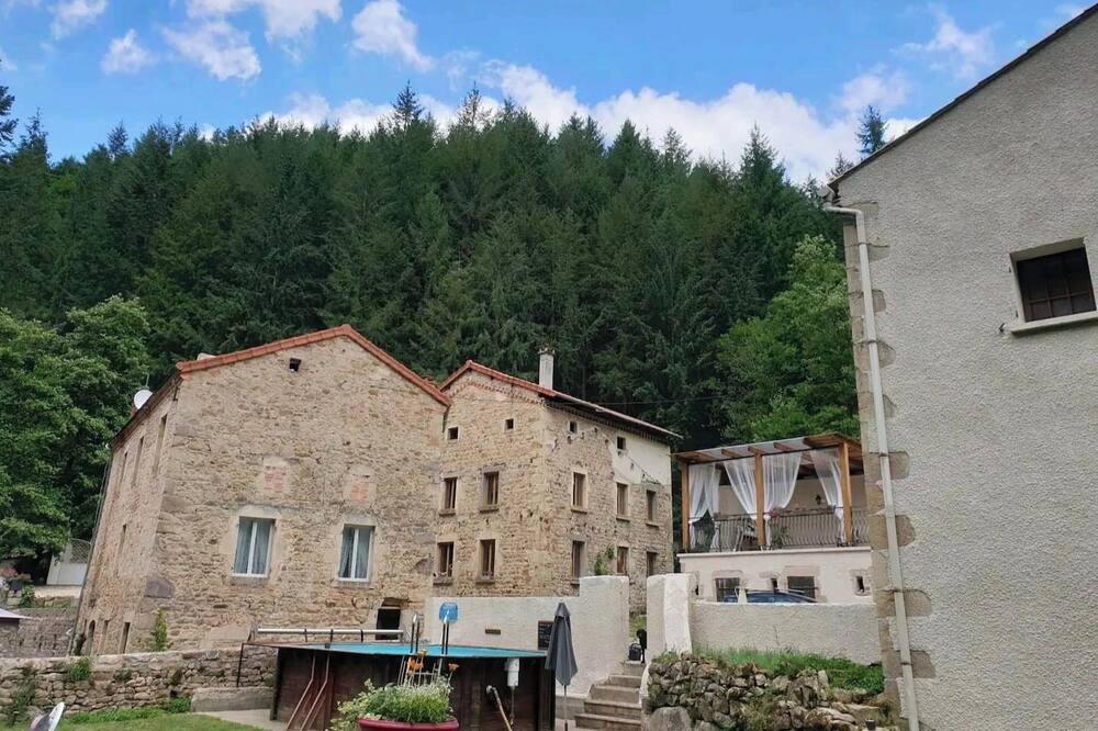 Photo of Outdoor in Saint-Quentin-sur-Sauxillanges