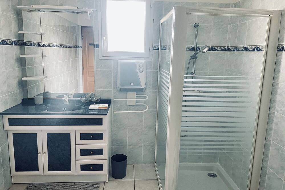 Photo of Bathroom in Lavilledieu