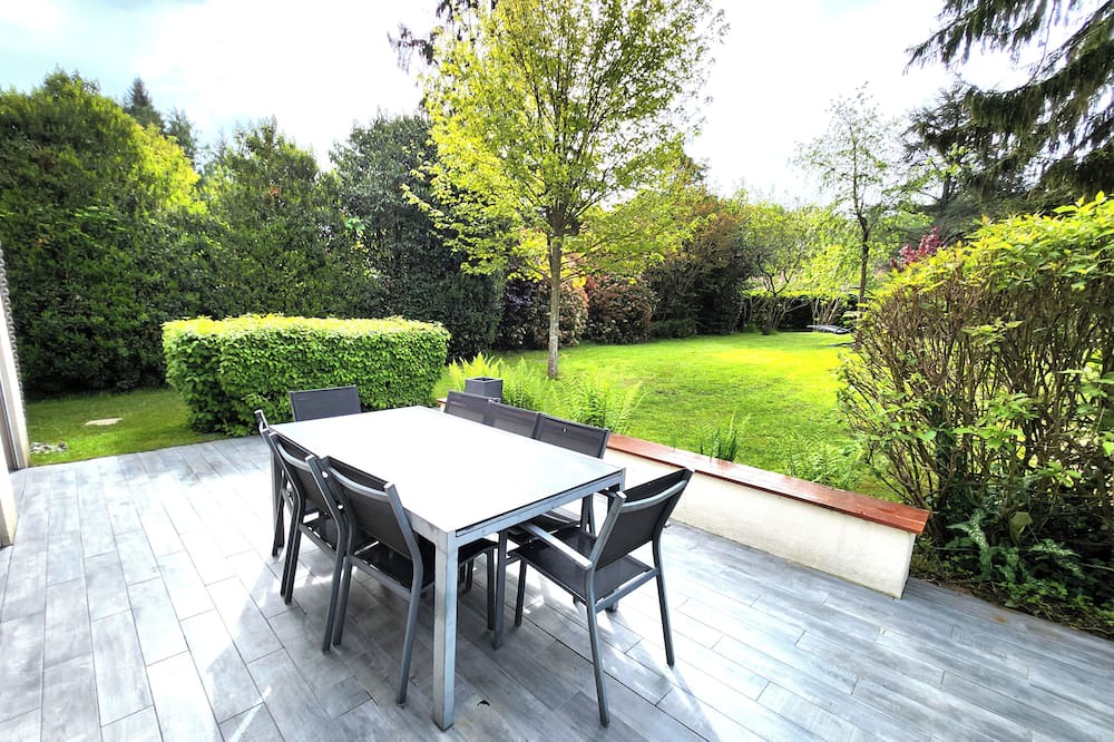 Photo of Outdoor in Bullion