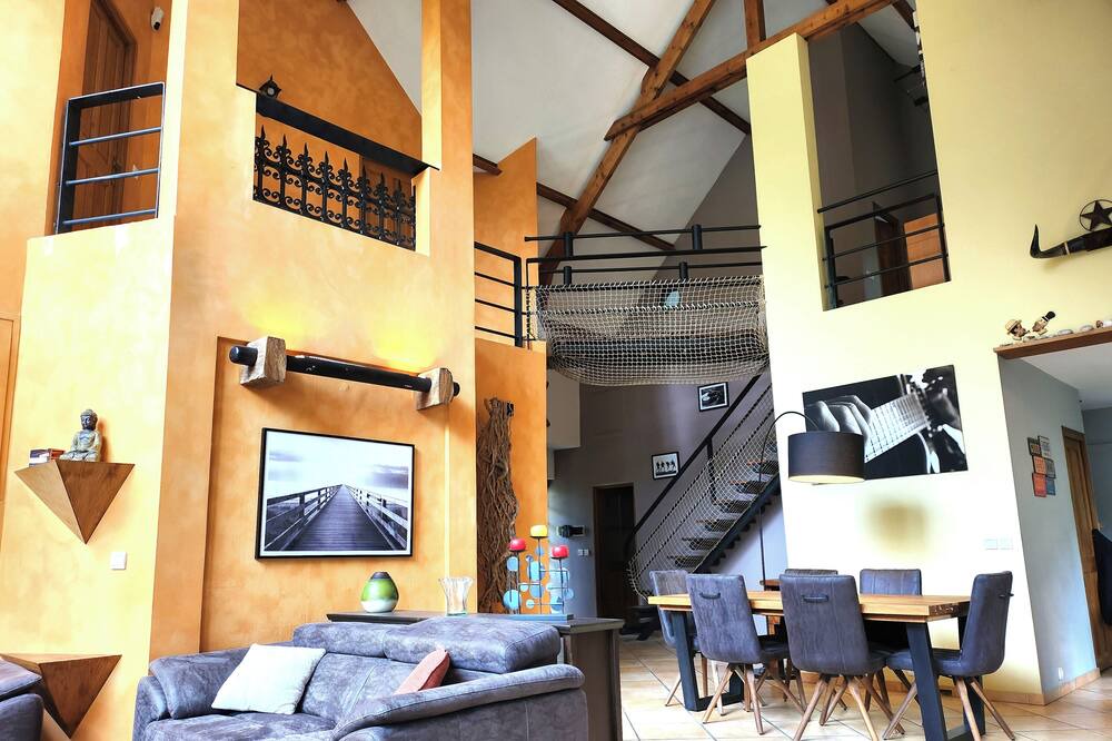 Photo of Livingroom in Bullion