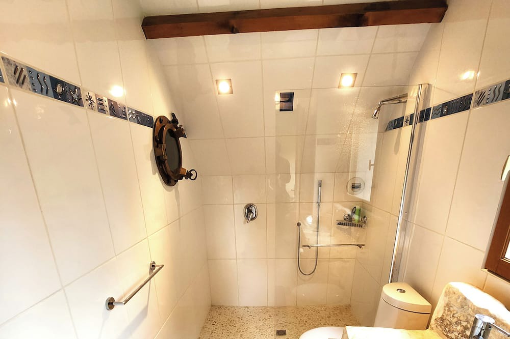 Photo of Bathroom in Bullion