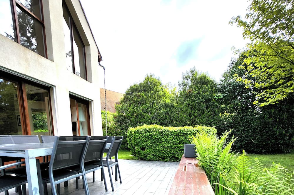 Photo of Outdoor in Bullion