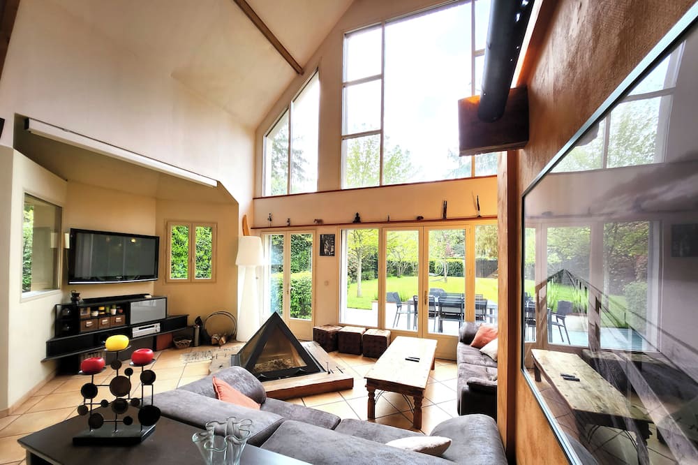 Photo of Livingroom in Bullion