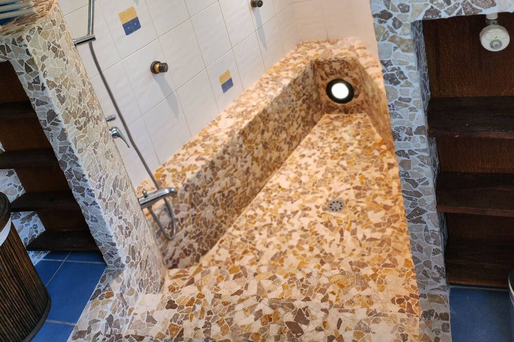 Photo of Bathroom in Bullion