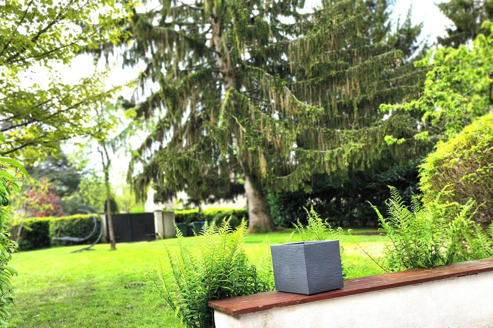 Photo of Outdoor in Bullion