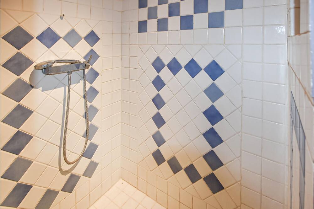 Photo of Bathroom in Nyons