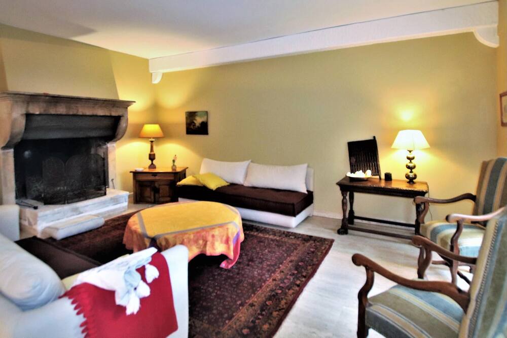 Photo of Bedroom in Chateauneuf-du-Rhone