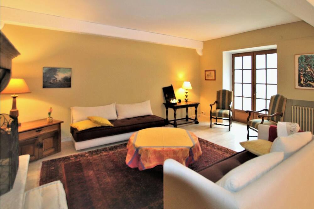 Photo of Bedroom in Chateauneuf-du-Rhone