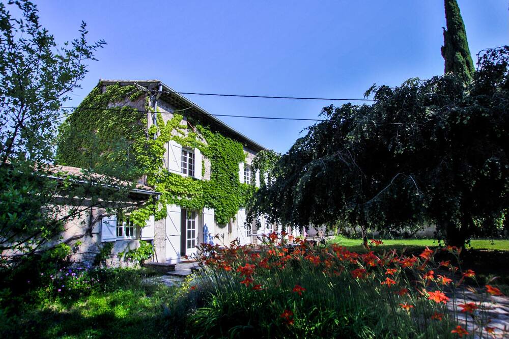 Photo of Outdoor in Chateauneuf-du-Rhone