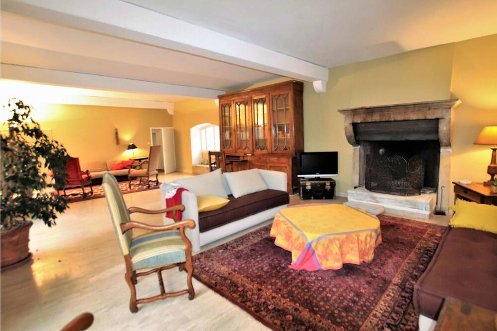 Photo of Bedroom in Chateauneuf-du-Rhone