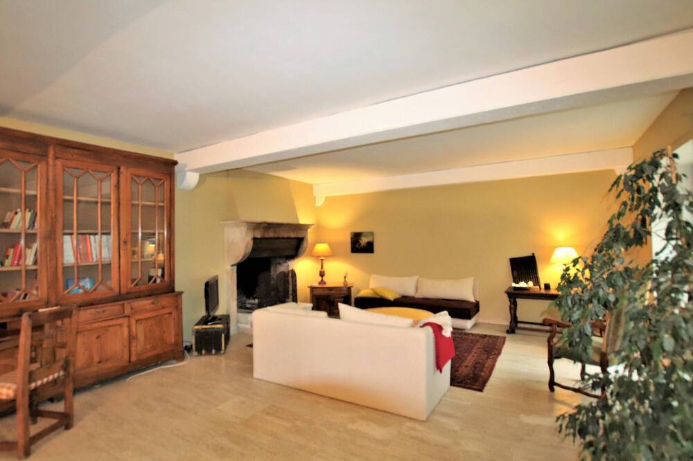 Photo of Bedroom in Chateauneuf-du-Rhone