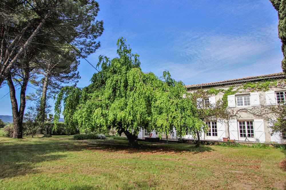 Photo of Outdoor in Chateauneuf-du-Rhone