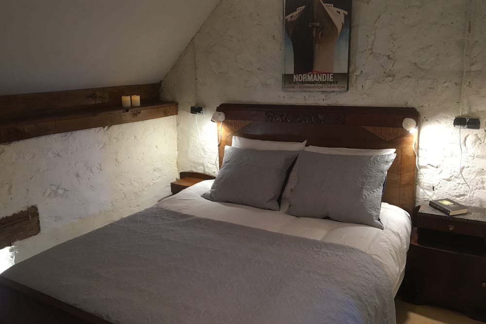 Photo of Bedroom in Cussy-en-Morvan