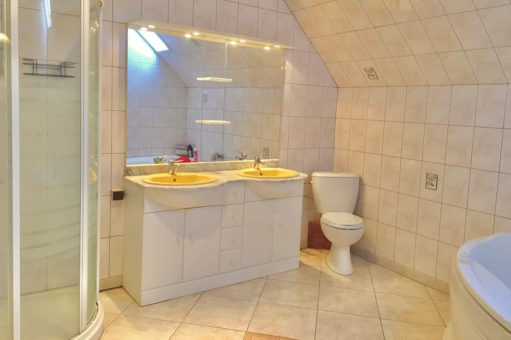 Photo of Bathroom in Cussy-en-Morvan