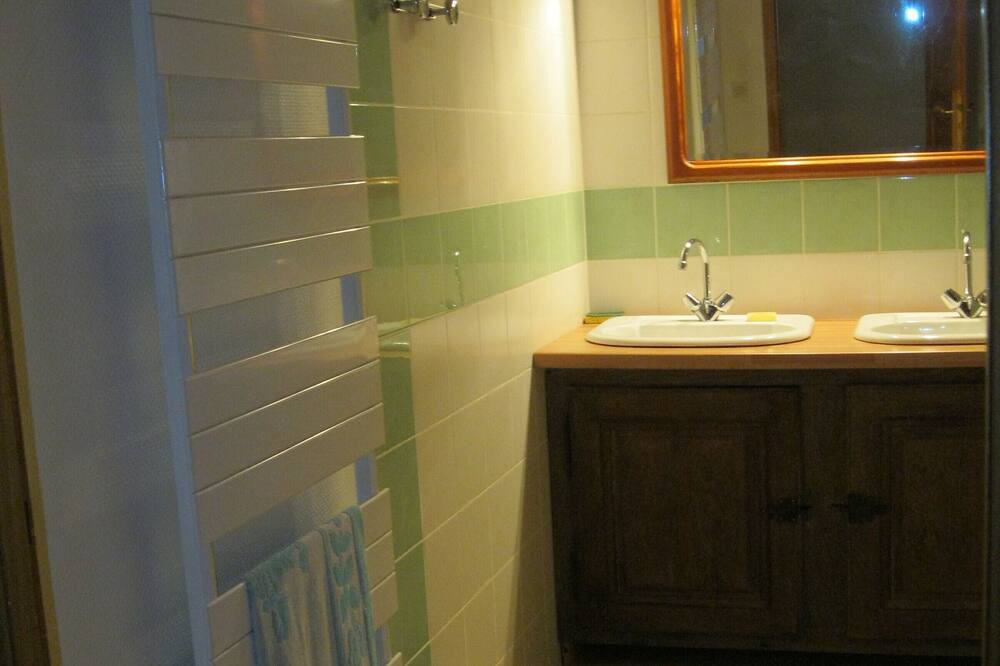 Photo of Bathroom in Saint-Amand-sur-Ornain