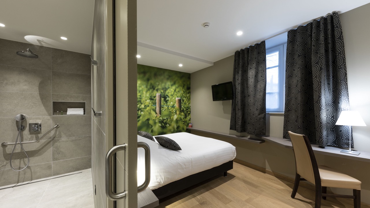 Photo of Bedroom in Vaux-en-Beaujolais