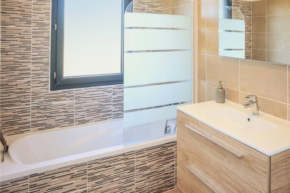 Photo of Bathroom in Violes