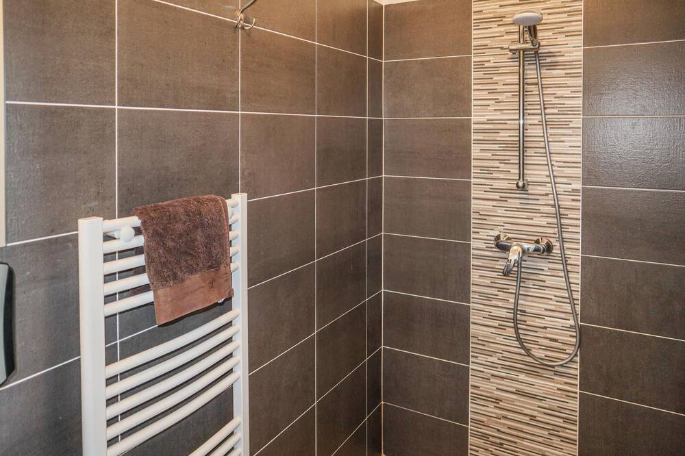 Photo of Bathroom in Violes