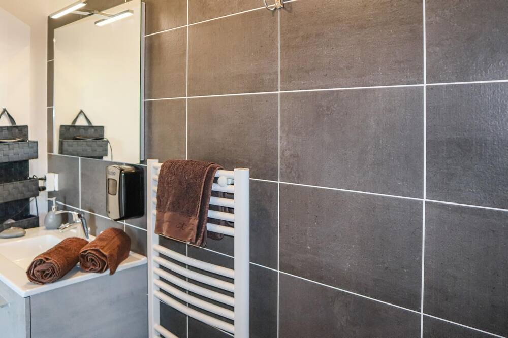 Photo of Bathroom in Violes