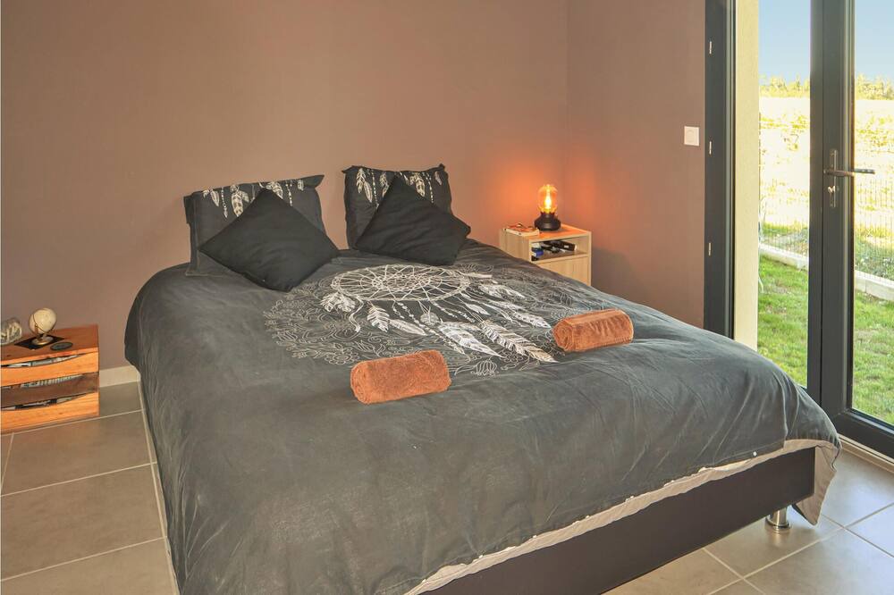Photo of Bedroom in Violes
