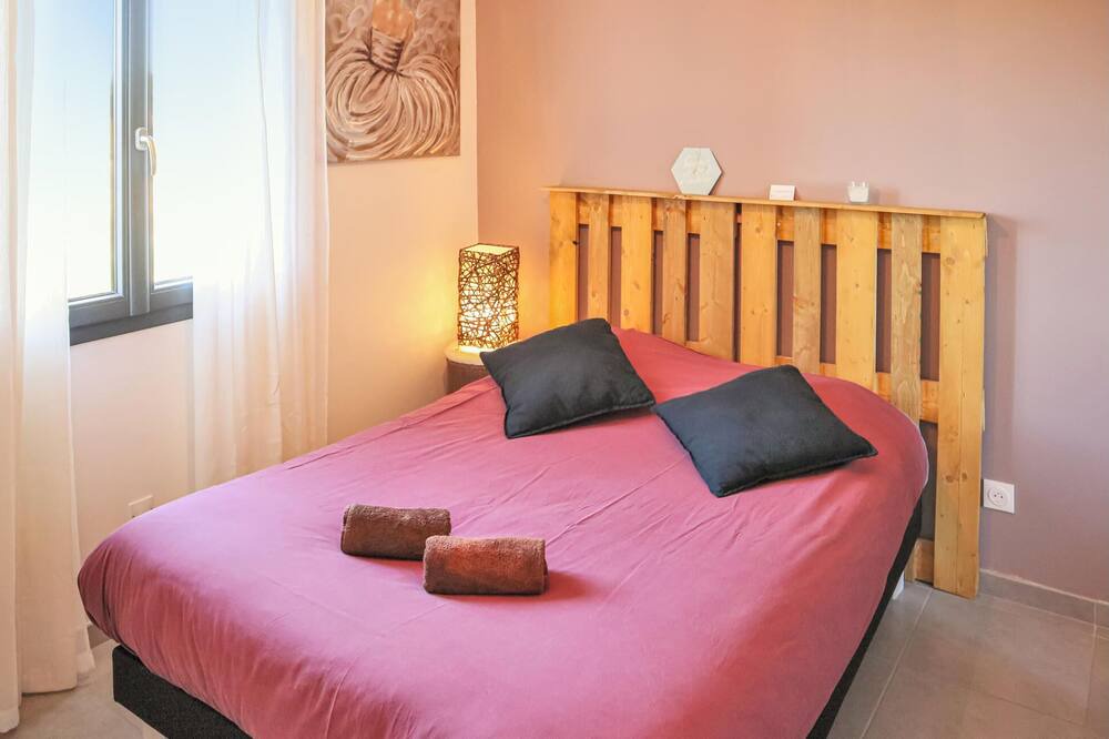 Photo of Bedroom in Violes