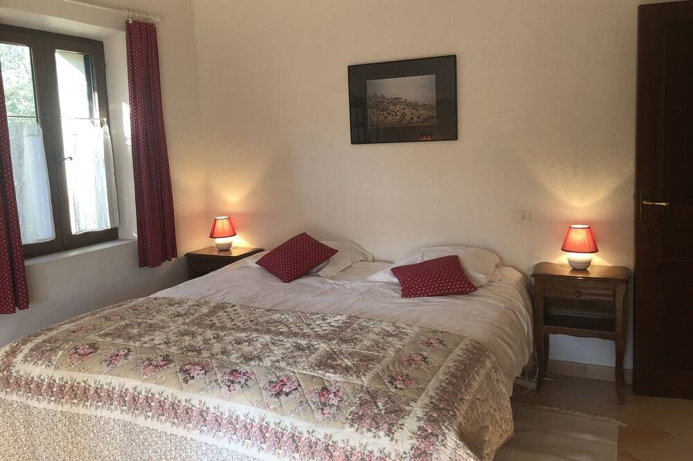 Photo of Bedroom in Faucon