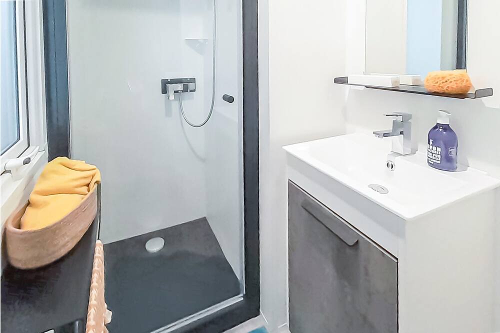 Photo of Bathroom in Saint-Pierre-de-Vassols