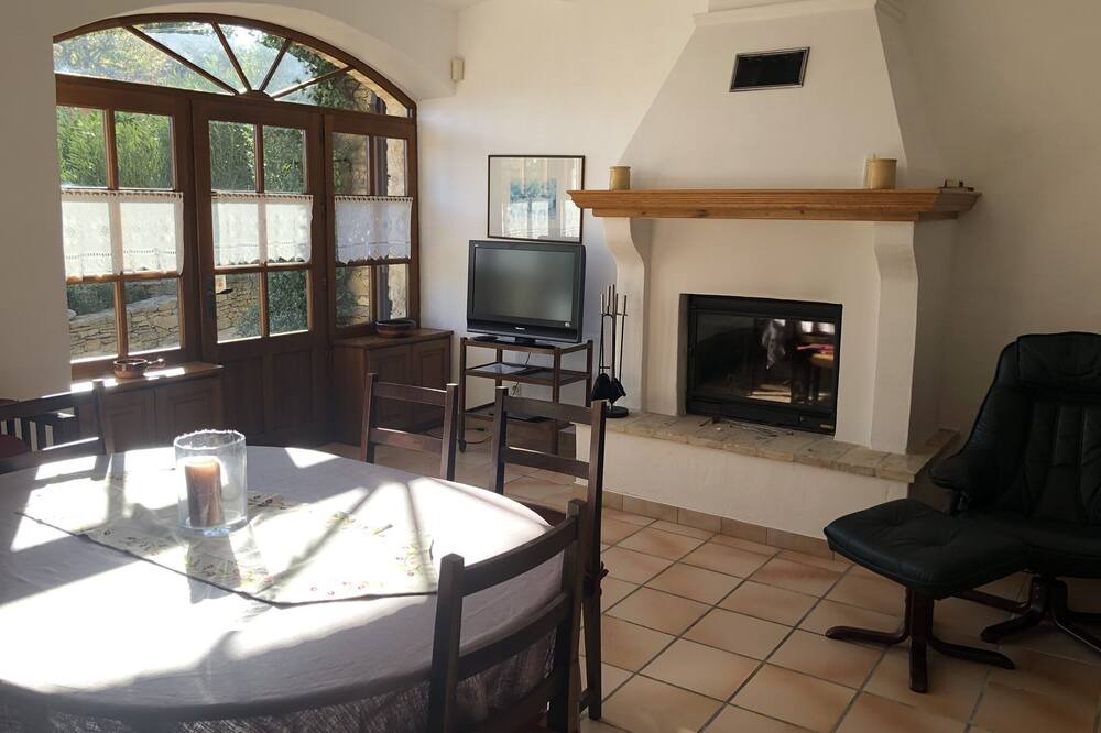 Photo of Livingroom in Faucon