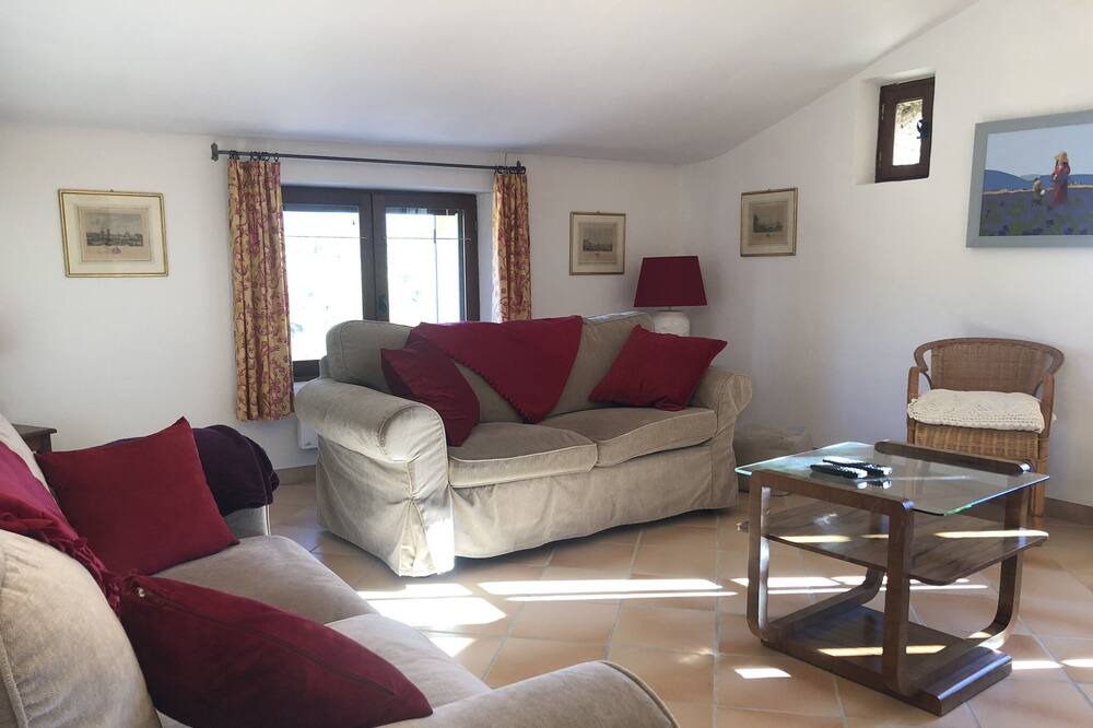 Photo of Livingroom in Faucon