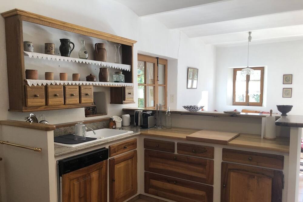 Photo of Kitchen in Faucon