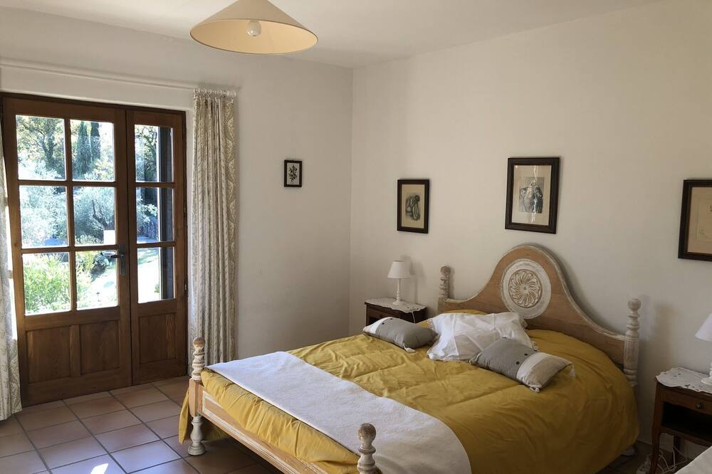 Photo of Bedroom in Faucon