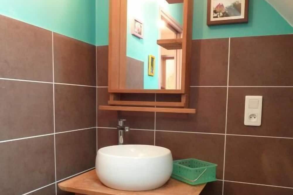 Photo of Bathroom in Flacey-en-Bresse