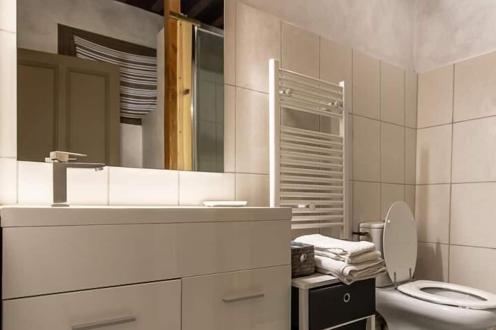 Photo of Bathroom in Anost