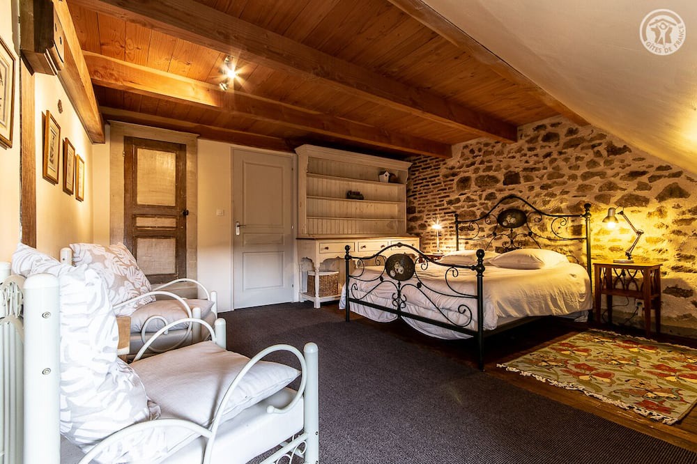 Photo of Bedroom in Anost